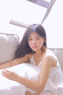 被一群男人在树林里小说