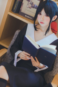 红色机尾
